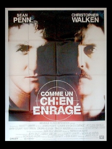 Affiche du film COMME UN CHIEN ENRAGE - AT CLOSE RANGE