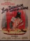 LADY DETECTIVE ENTRE EN SCENE