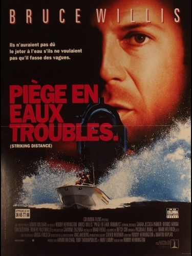 PIEGES EN EAUX TROUBLES - STRIKING DISTANCE