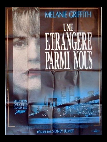 Affiche du film UNE ETRANGERE PARMI NOUS