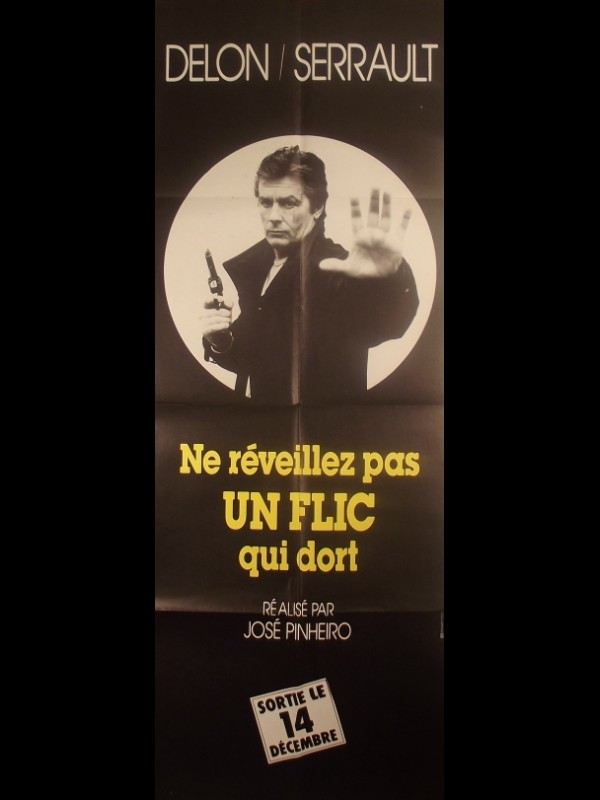 Affiche du film NE REVEILLEZ PAS UN FLIC QUI DORT