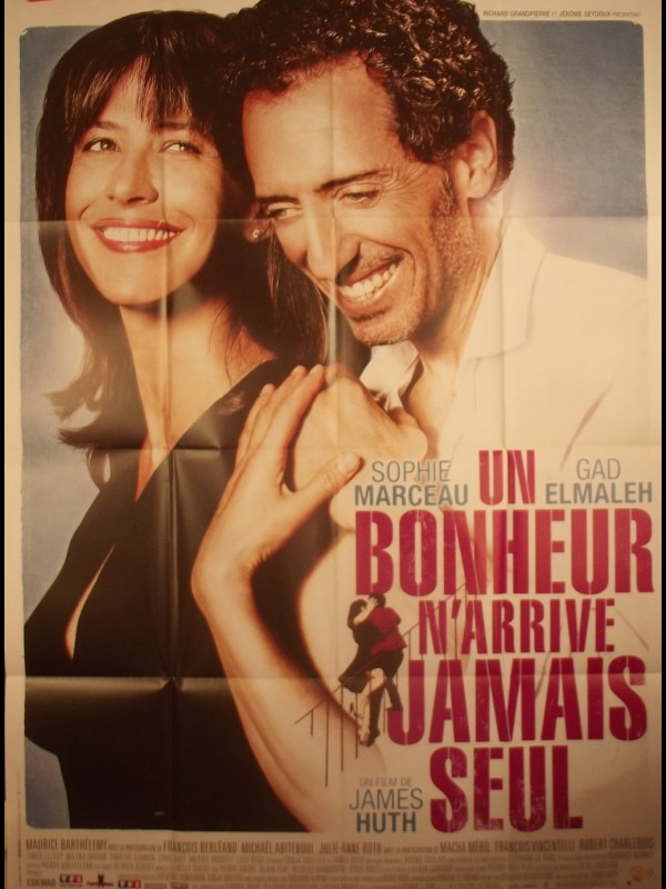 Affiche du film UN BONHEUR N'ARRIVE JAMAIS SEUL
